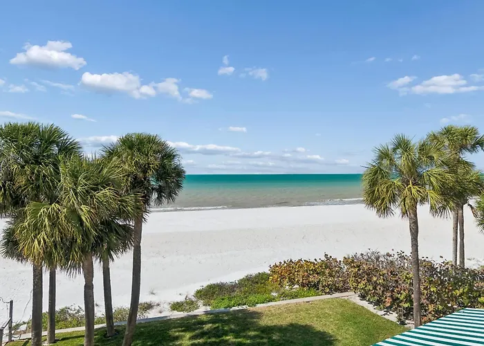 Beachfront Bliss - Outdoor Pool - Sleeps 10 Holiday home Clearwater Beach