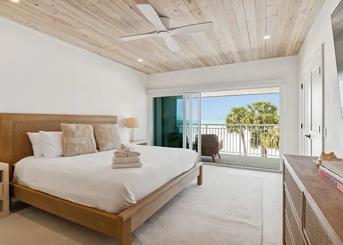 Beachfront Bliss - Outdoor Pool - Sleeps 10 *