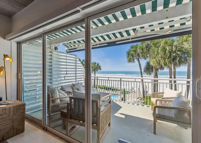 Beachfront Bliss - Outdoor Pool - Sleeps 10 Holiday home