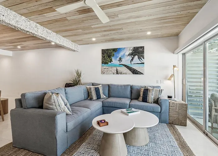 Beachfront Bliss - Outdoor Pool - Sleeps 10 Holiday home *