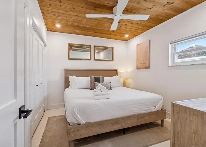 Beachfront Bliss - Outdoor Pool - Sleeps 10 Clearwater Beach