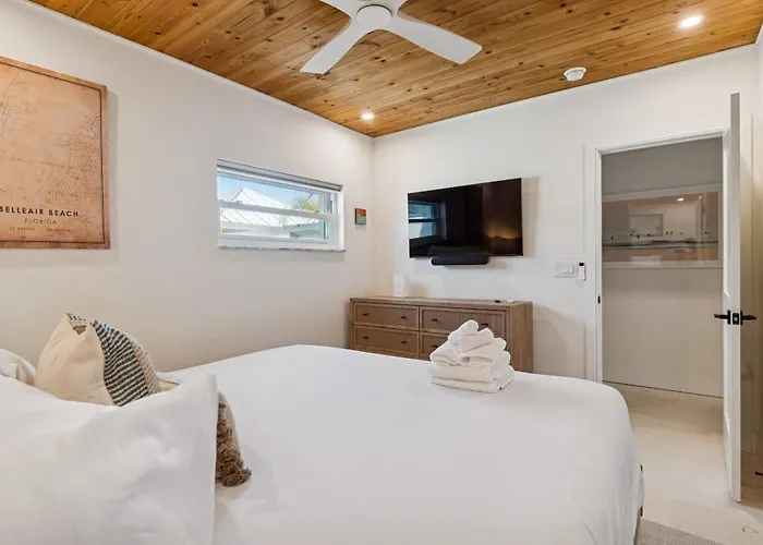 Beachfront Bliss - Outdoor Pool - Sleeps 10 *