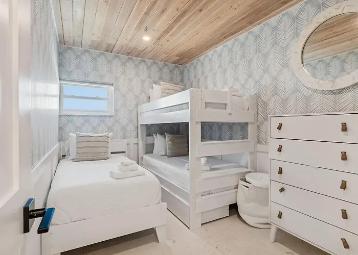 Holiday home Beachfront Bliss - Outdoor Pool - Sleeps 10 *