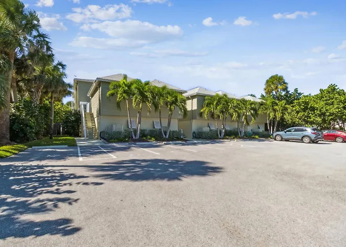 Beachfront Bliss - Outdoor Pool - Sleeps 10 * Clearwater Beach